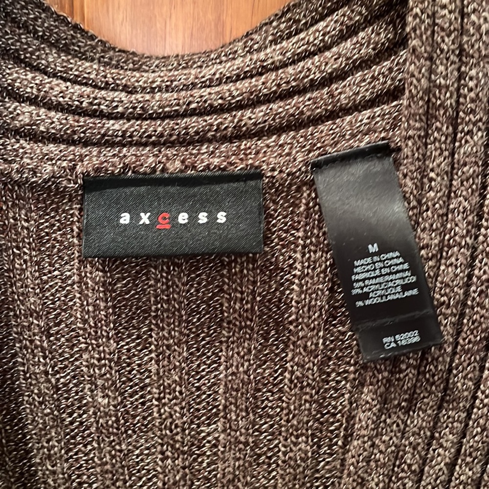 Axcess sweater size medium - Picture 3 of 3